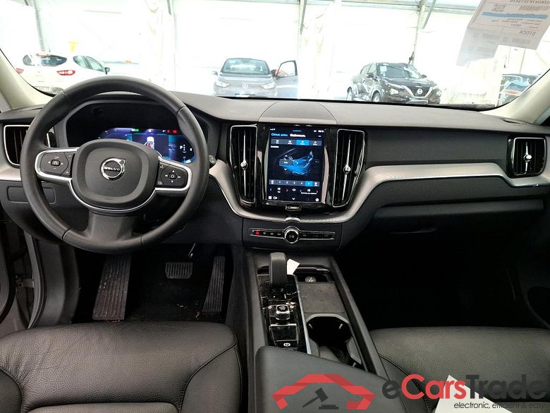 VOLVO XC60 5p SUV B4 AWD 197 Geartro 8 Momentum #5