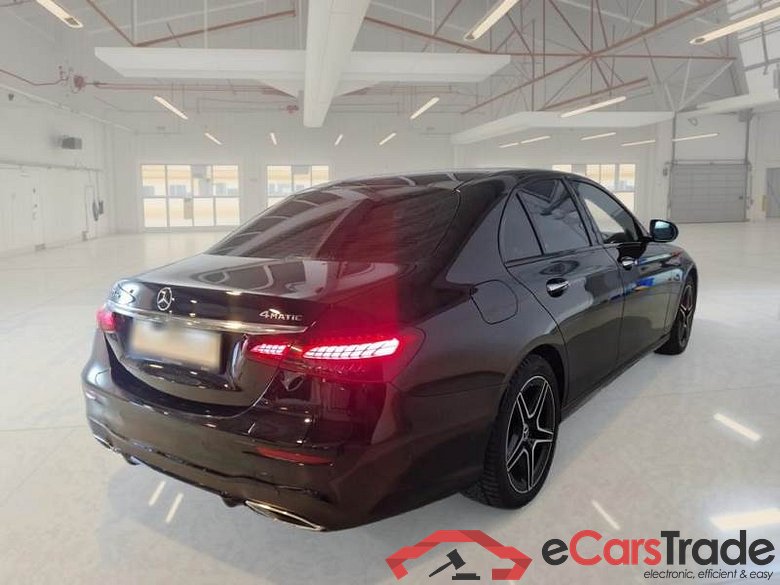 MERCEDES-BENZ CLASSE E / 2020 / 4P / BERLINA E300 DE 4MATIC EQ-POWER PREMIUM PLUS #2