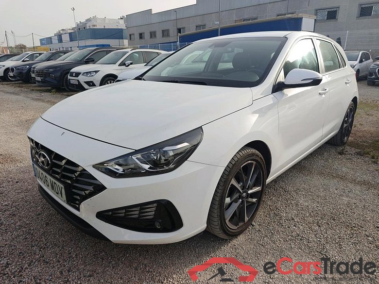 HYUNDAI i30 / 2020 / 5P / berlina con portón 1.5 DPI Klass SLX #1