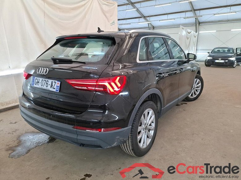 AUDI Q3 / 2018 / 5P / SUV 45 TFSI E 245 S TRONIC BUSINESS LINE #3