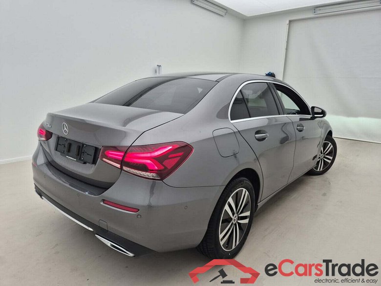 MERCEDES-BENZ A-KLASSE SEDAN 250E BUSINESS LUXURY #2
