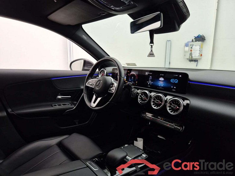 MERCEDES-BENZ A-KLASSE SEDAN 250E BUSINESS LUXURY #3
