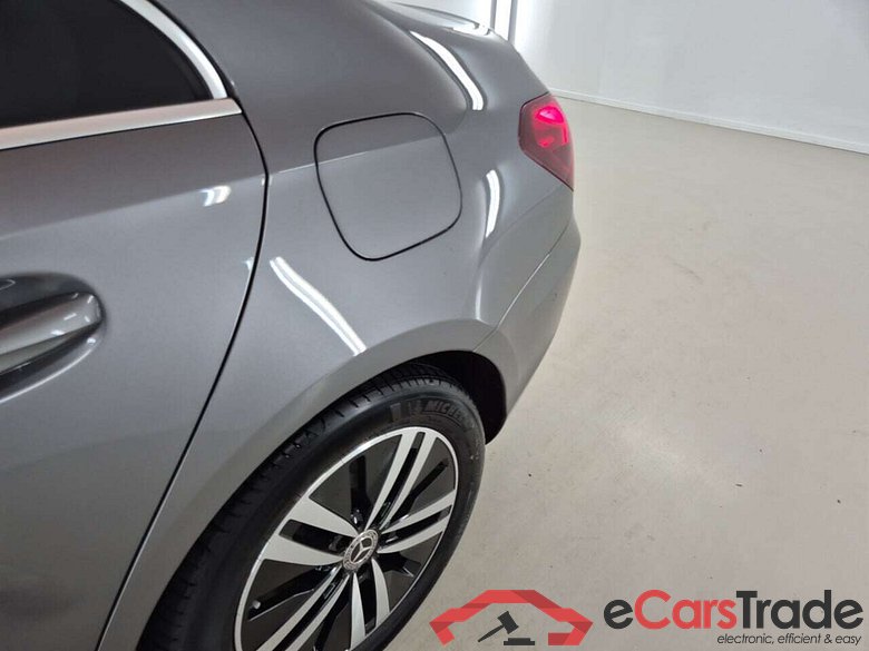 MERCEDES-BENZ A-KLASSE SEDAN 250E BUSINESS LUXURY #4