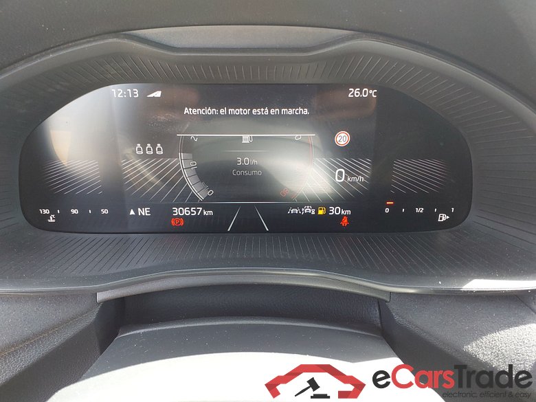 SKODA Kamiq 1.5 TSI 110kW (150CV) Manual 6 vel Design(Pano + Winterpack) #4
