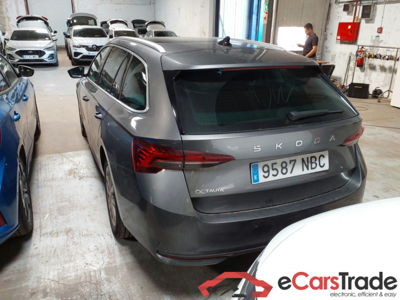 SKODA Octavia 2.0 TDI 110 kW (150CV) DSG 7 vel AutomÃ¡tico Combi Design(Pano + Winterpack) #2