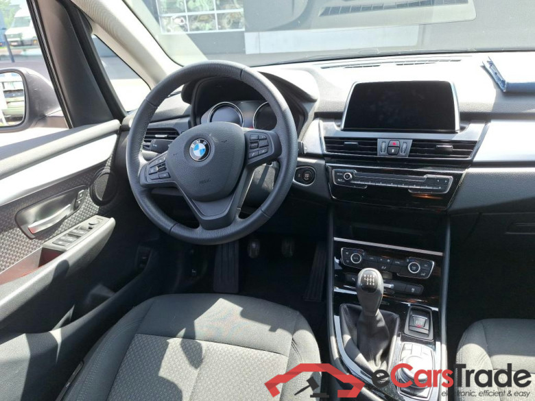 BMW 216d Active Tourer LED-Xenon Navi KeylessGo Klima PDC ... #3
