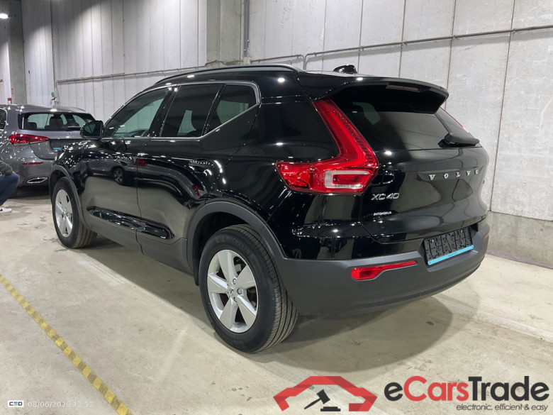VOLVO XC40 1.5 T3 MOMENTUM CORE
