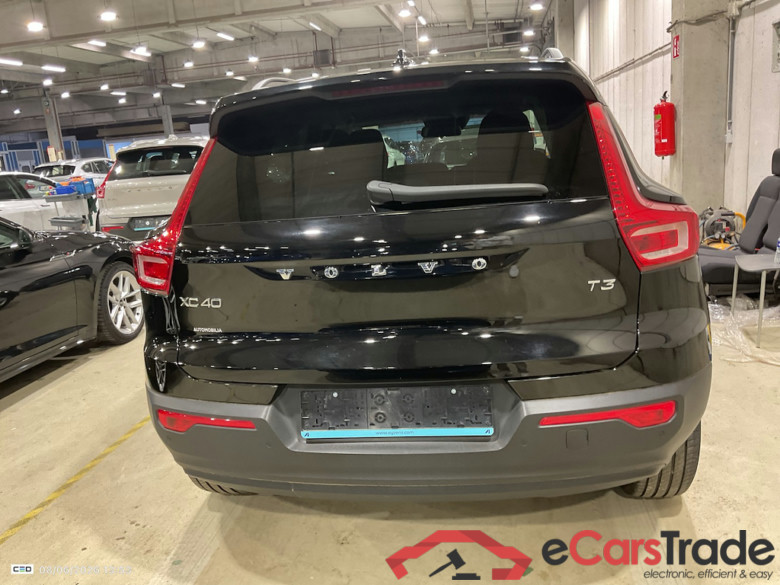 VOLVO XC40 1.5 T3 MOMENTUM CORE #3