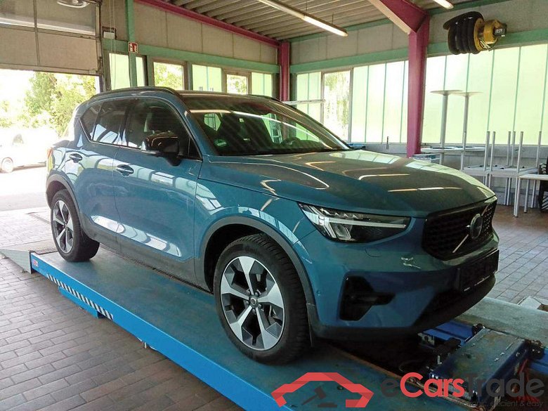 Volvo XC40 (2017->) DE - SUV5 B4 2WD EU6d, Plus Dark, (Facelift) 2022 - 2024