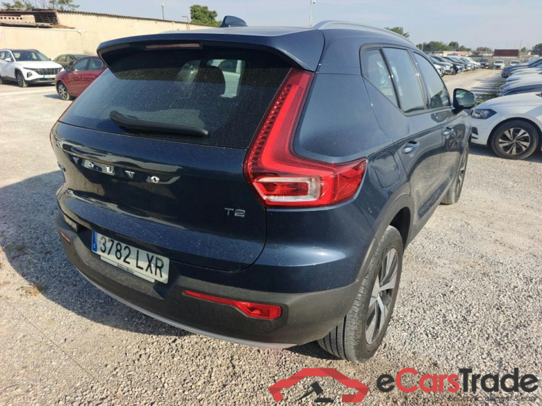 VOLVO XC40 / 2017 / 5P / todoterreno 1.5 T2 Momentum Pro Auto #2