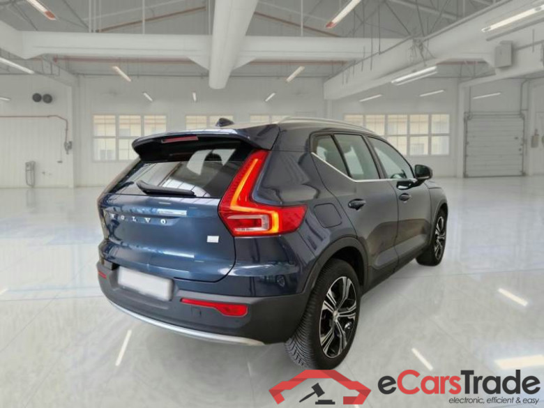 VOLVO XC40 / 2017 / 5P / SUV T5 PLUG-IN HYBRID AUTO RECH INSCRIP EXPR #2