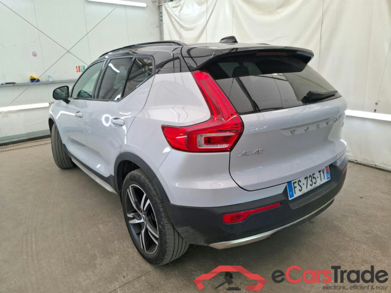 VOLVO XC40 / 2017 / 5P / SUV Recharge T5 262 DCT7 R-Design #2