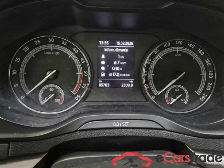 SKODA KAROQ / 2017 / 5P / SUV 1.6 TDI SCR EXECUTIVE DSG #4