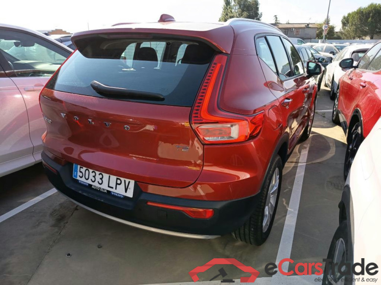 VOLVO XC40 / 2017 / 5P / todoterreno 1.5 T2 Momentum Auto #2