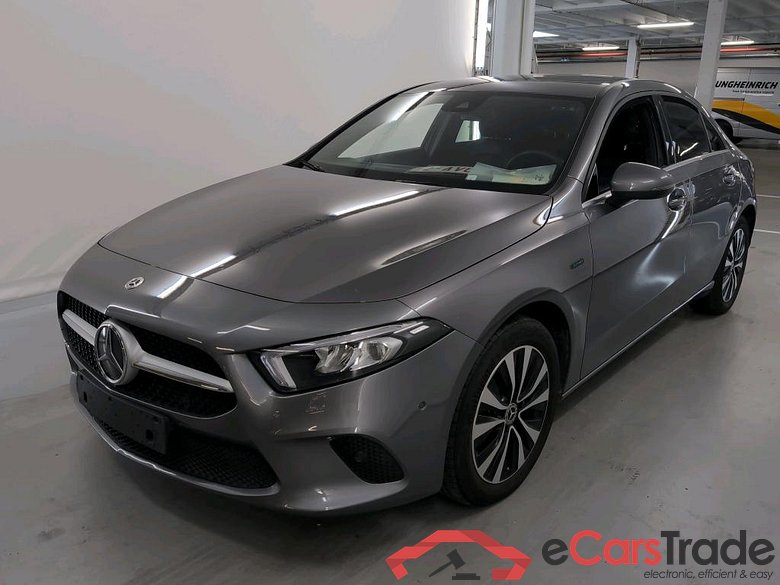 MERCEDES-BENZ A-CLASS LIMOUSINE 1.3 A 250 E DCT