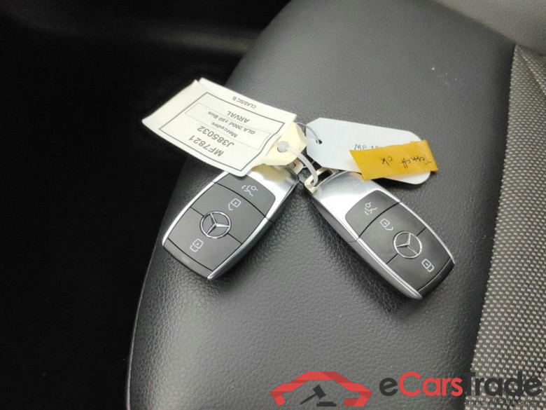 MERCEDES CLASSE GLA DIESEL - 2020 GLA 200 d 150 business Solution 5d Auto #4