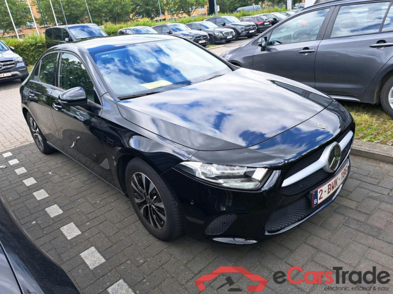 MERCEDES-BENZ A-CLASS LIMOUSINE 1.3 A 180 ESSENTIAL LINE DCT #2