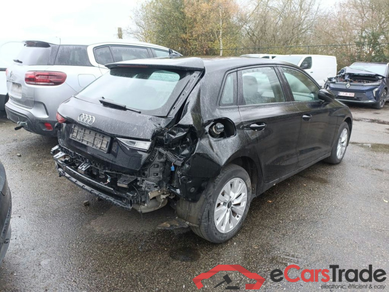 Audi A3 Sportback 1.4 40 TFSI e Attraction 5d !! Damaged car !! #2