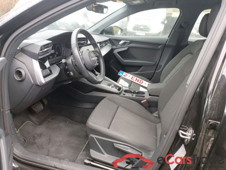 Audi A3 Sportback 1.4 40 TFSI e Attraction 5d !! Damaged car !! #3