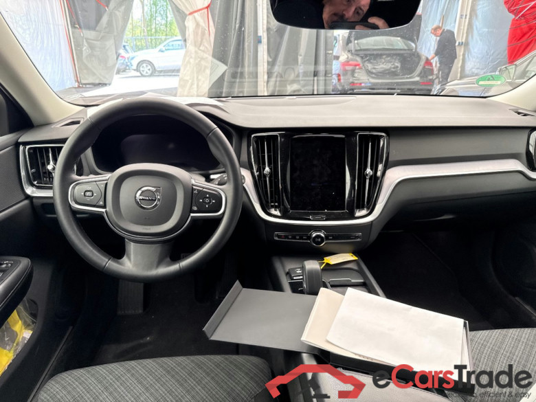 V60 Kombi Core 2.0 B4 145KW AT8 E6d #5