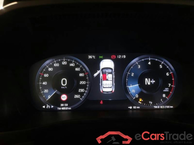 VOLVO XC40 / 2017 / 5P / SUV T2 MOMENTUM CORE #4