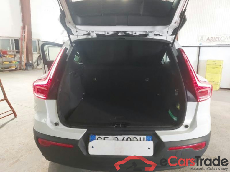 VOLVO XC40 / 2017 / 5P / SUV T2 MOMENTUM CORE #5