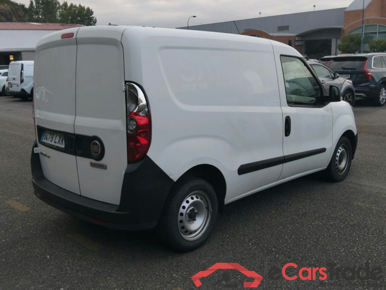 FIAT Doblò Cargo/2015/3P/furgón derivado de turismo Cargo Base 1.6 Mjet 66kW (90CV) #2