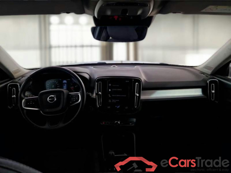VOLVO XC40 / 2017 / 5P / SUV T3 AUTOMATICO MOMENTUM PRO #3