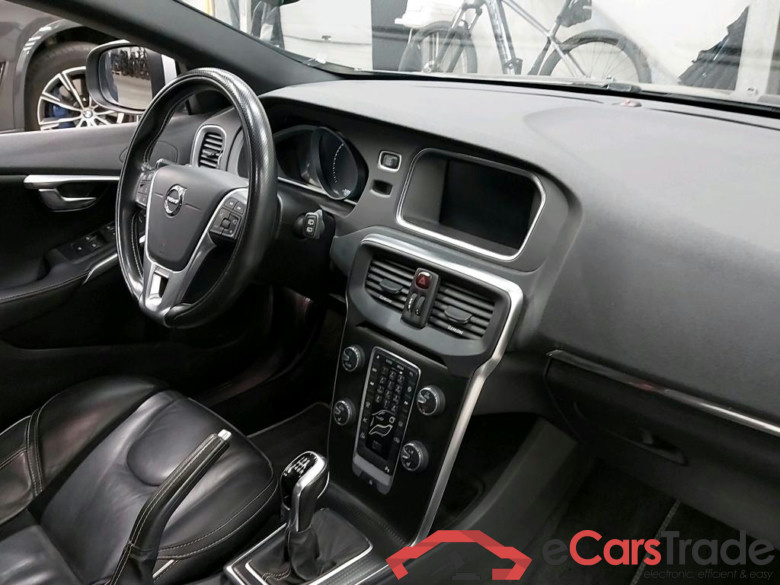 Volvo V40 2.0 T2 R-Design LED Navi Sport-Leather Klima PDC ... #5