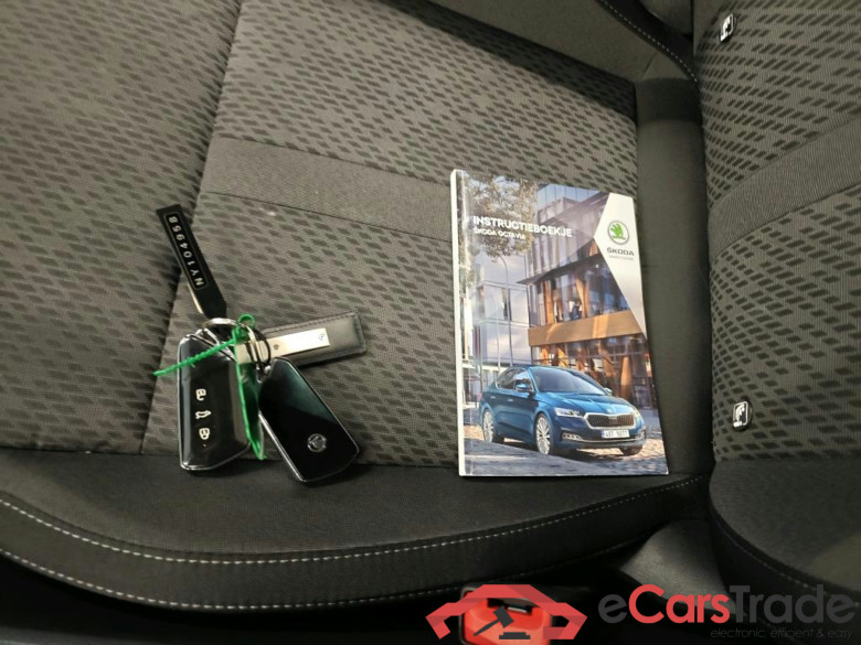 Škoda Octavia Combi 1.0 TSI e-TEC MHEV DSG Business Edit Pl 5d #4