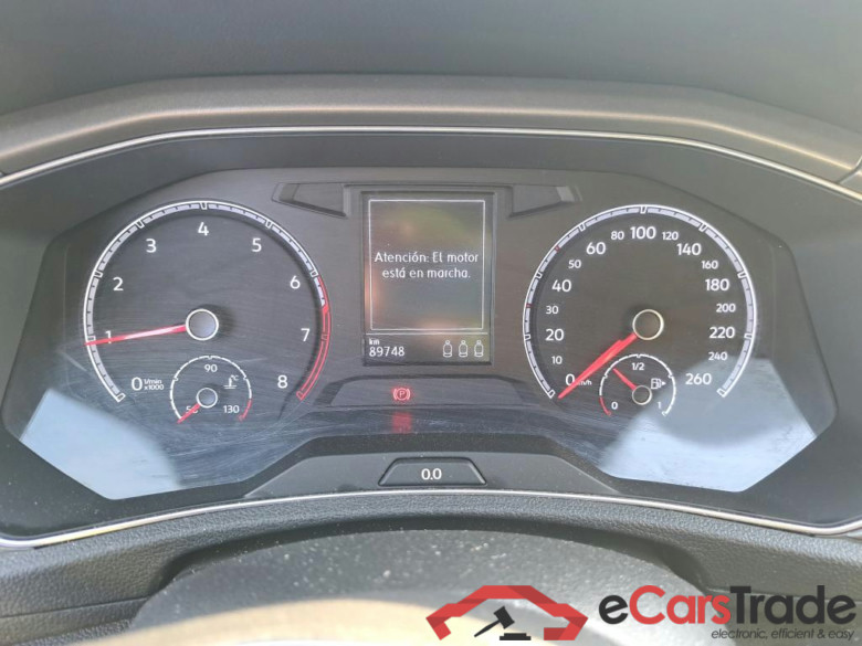 VOLKSWAGEN T-Roc / 2017 / 5P / todoterreno Advance R-Line 1.0 TSI 81kW (110CV) #4
