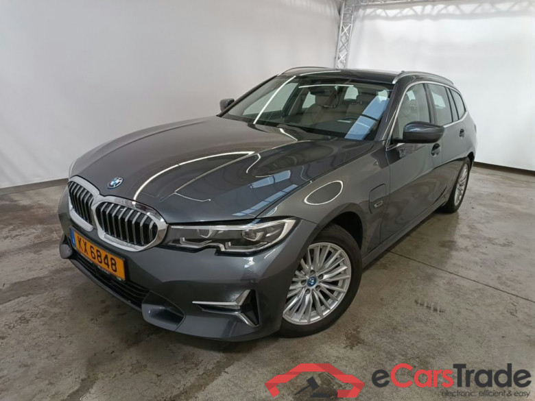 BMW 3 TOURING - 2019 320eXA 163hp PHEV 5d #1