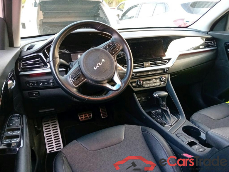 KIA Niro / 2019 / 5P / crossover 1.6 GDi HEV 104kW (141CV) Emotion (AC) #3