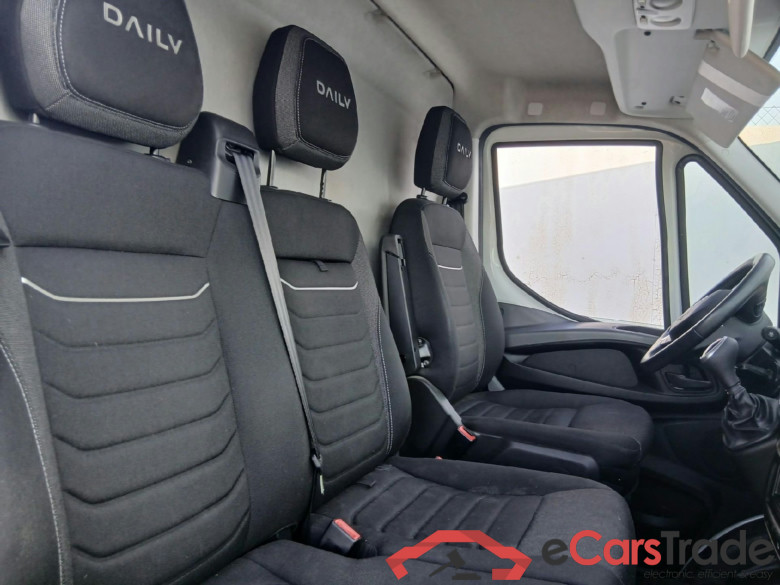 IVECO Daily / 2021 / 4P / furgón 2.3 TD 35S 16 A8 V 3520L/H2 12 M3 #6