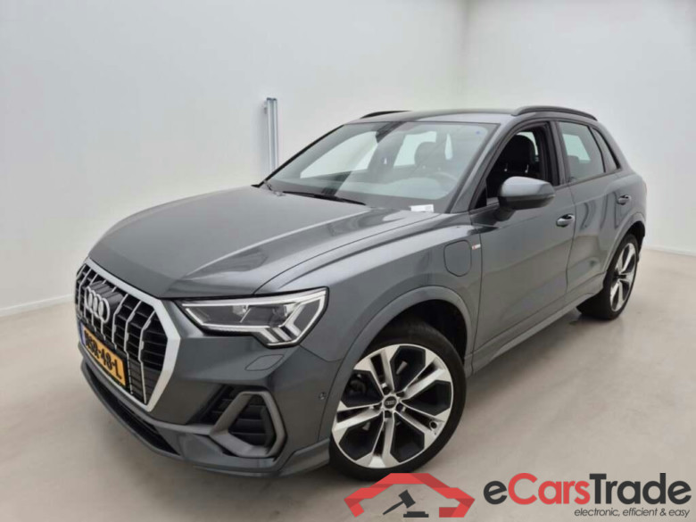 AUDI Q3 45 TFSI e S edition #1