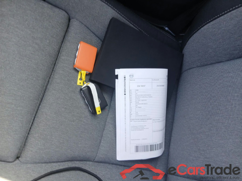 VOLVO XC40 / 2021 / 5P / todoterreno 2.0 B3 G Plus Bright Auto #5
