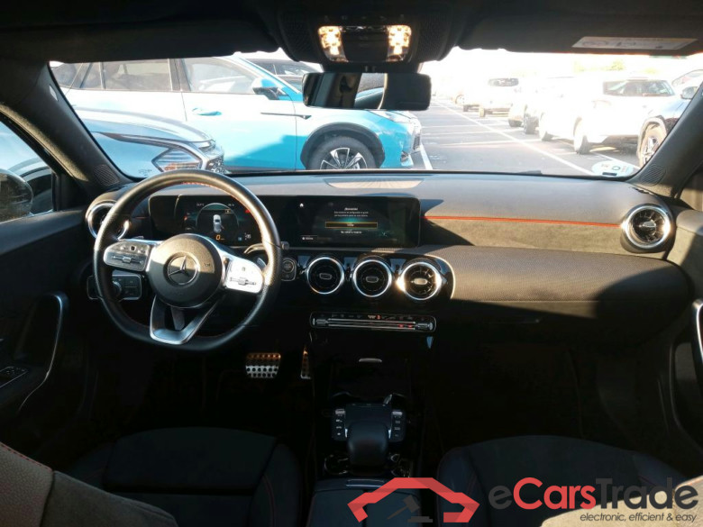 MERCEDES-BENZ Clase A / 2018 / 5P / berlina con portón A 200 d #3
