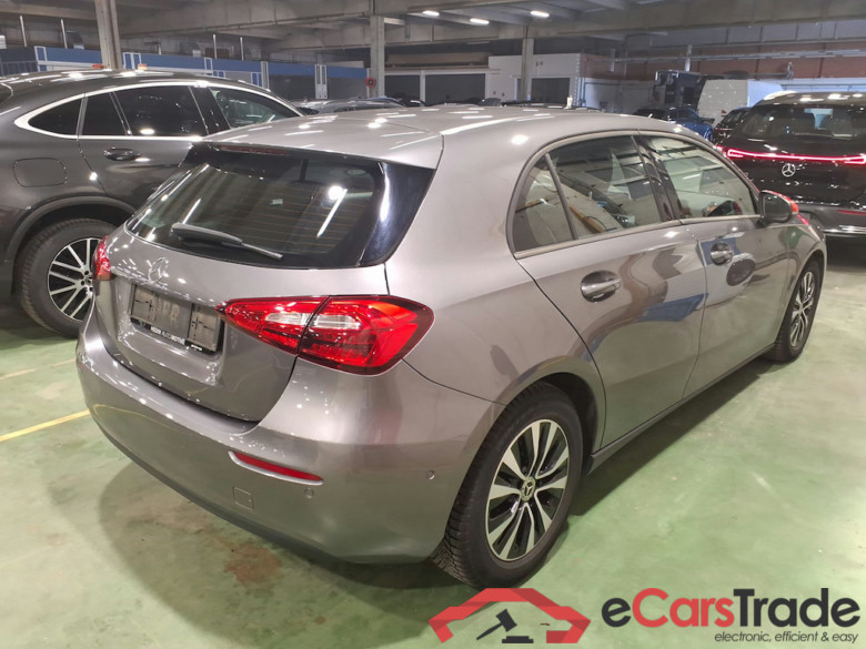 MERCEDES-BENZ A-CLASS 1.3 A 180 ESSENTIAL LINE DCT #4