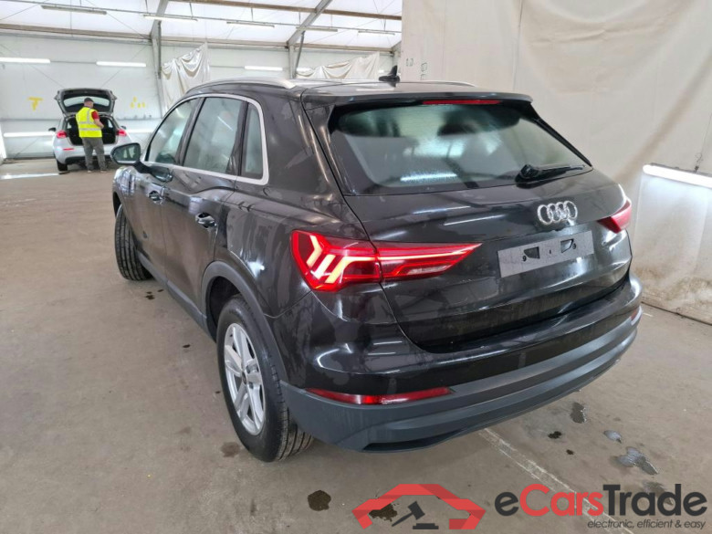 AUDI Q3 / 2018 / 5P / SUV 45 TFSI E 245 S TRONIC BUSINESS EXE #2