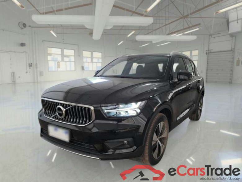VOLVO XC40 / 2017 / 5P / SUV T4 PLUG-IN HYBRID AUTO RECH INSCRIP EXPR