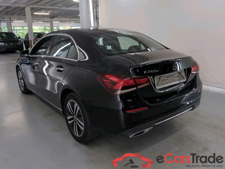 Mercedes A 250e Limo Plug-In Hybrid Progressive Aut. Pano LED-Multibeam Burmester Widescreen Ambient Navi Sport-Leather Camera KeylessGo Klima PDC ... #4