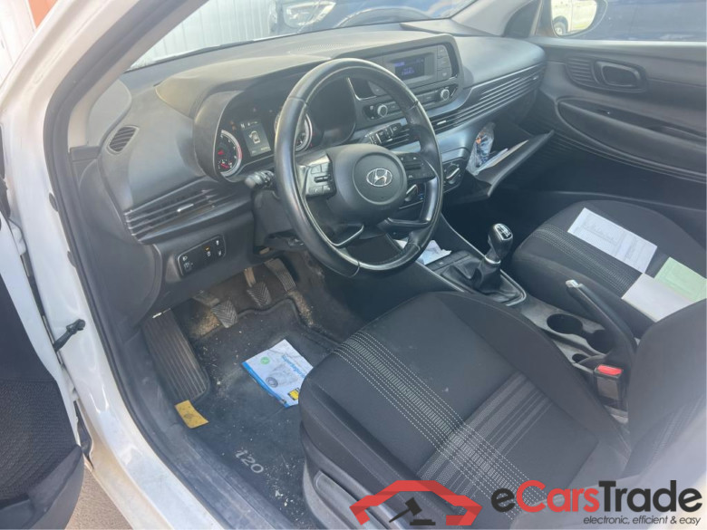 HYUNDAI i20 / 2020 / 5P / berlina con portón 1.0 TGDI 74kW (100CV) 48V Essence #3