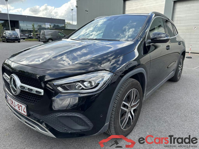 MERCEDES-BENZ GLA (H247) GLA 180 Luxury Line