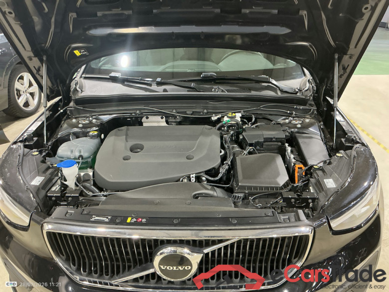 VOLVO XC40 2.0 B3 MHEV CORE LIMITED ED. DCT #6