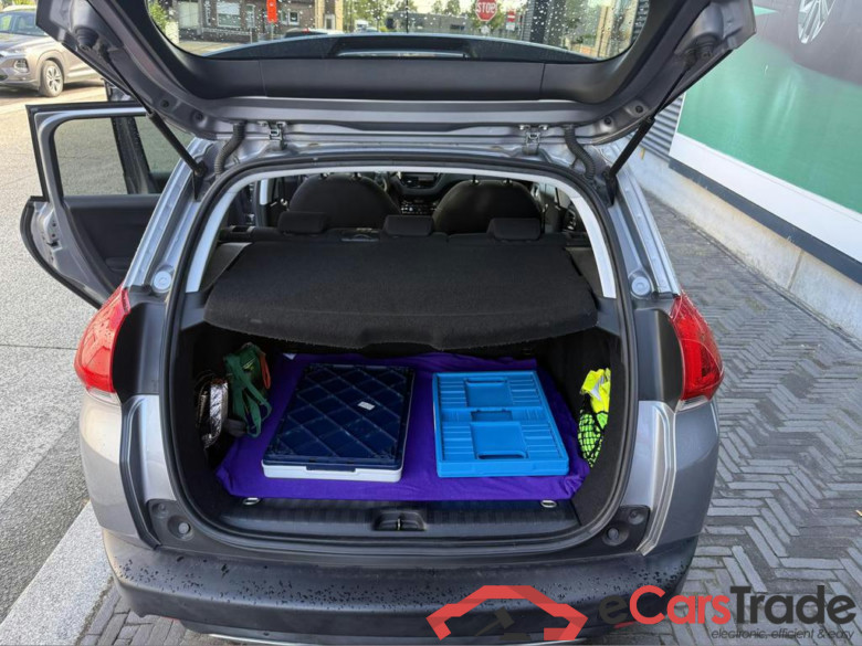 PEUGEOT 2008 1.2i PureTech Style #6