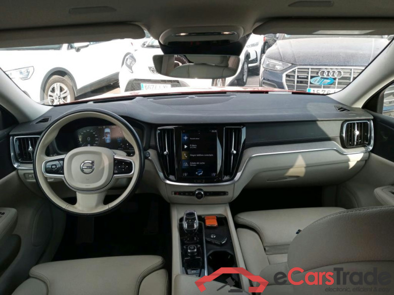VOLVO V60 / 2018 / 5P / familiar 2.0 B4 (D) Inscription Auto #3