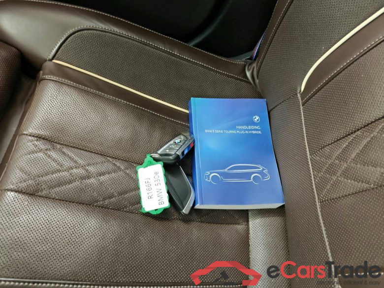 BMW 5 Serie Touring 530e M Sport 5d + Pano, BMW M 50 Jahre uitvoering, Head-Up, Harman & Kardon, M Sportpakket Pro #4
