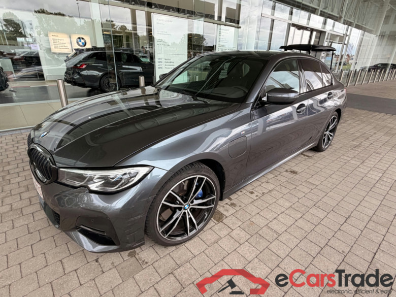 BMW 330e Plug-In Hybrid M-Sport Aut. Laser Head-Up Ambient Hi-Fi LC-Pro ACC Navi 1/2 Sport-Leather-Alcantara KeylessGo Camera Klima PDC ...