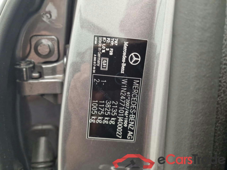 MERCEDES-BENZ GLA 180D BUSINESS LINE #4