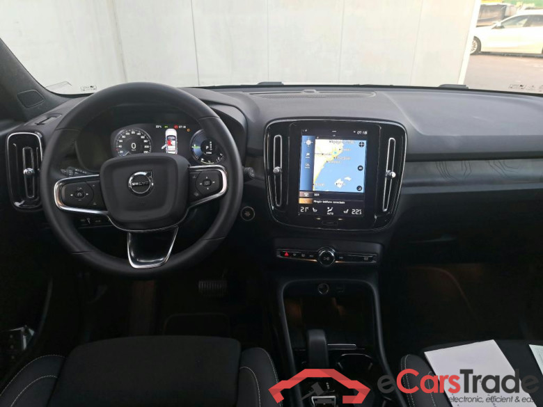 VOLVO XC40 / 2021 / 5P / todoterreno 1.5 T5 Recharge PHEV Plus Dark Auto #3